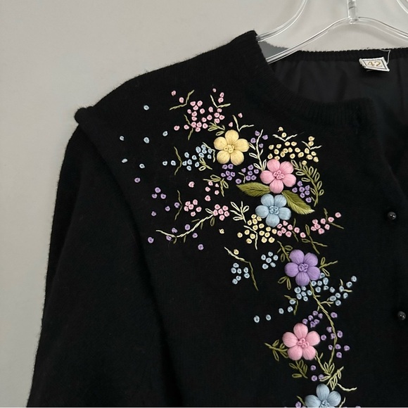 Vintage Floral Embroidered Flower Pattern Sweater 42 - Picture 3 of 8